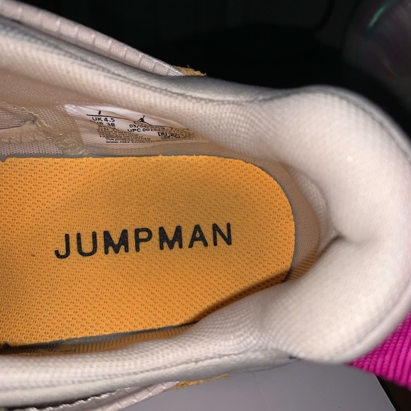 Size 7 1/2women’s Jordans - Picture 3 of 8